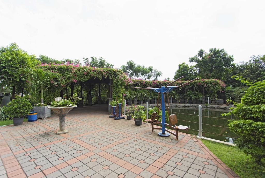 Reddoorz Apartment @ Green Pramuka Jakarta Ngoại thất bức ảnh