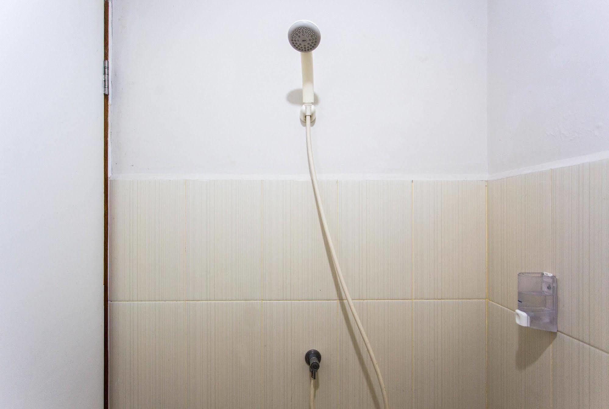 Reddoorz Apartment @ Green Pramuka Jakarta Ngoại thất bức ảnh