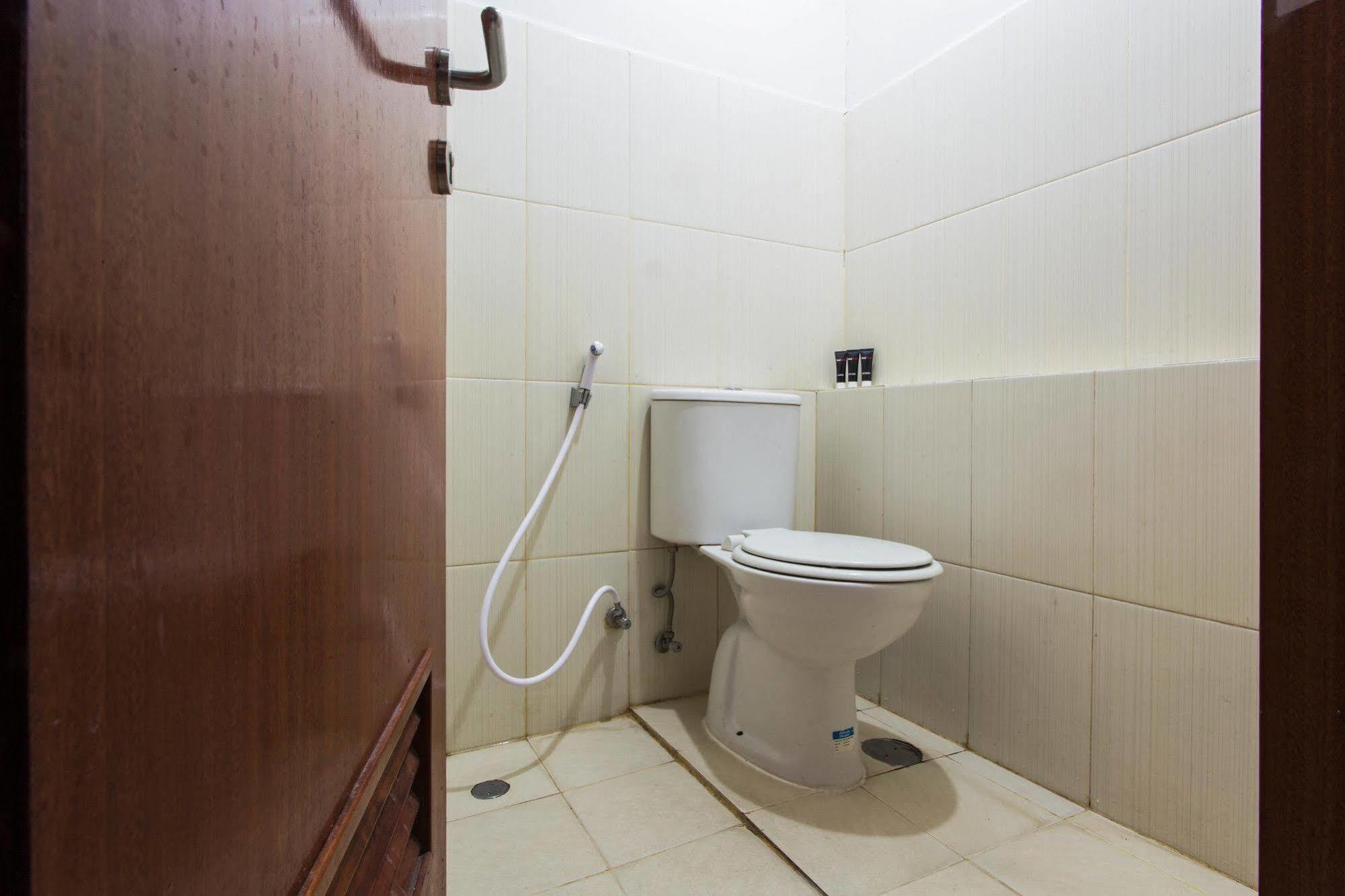 Reddoorz Apartment @ Green Pramuka Jakarta Ngoại thất bức ảnh