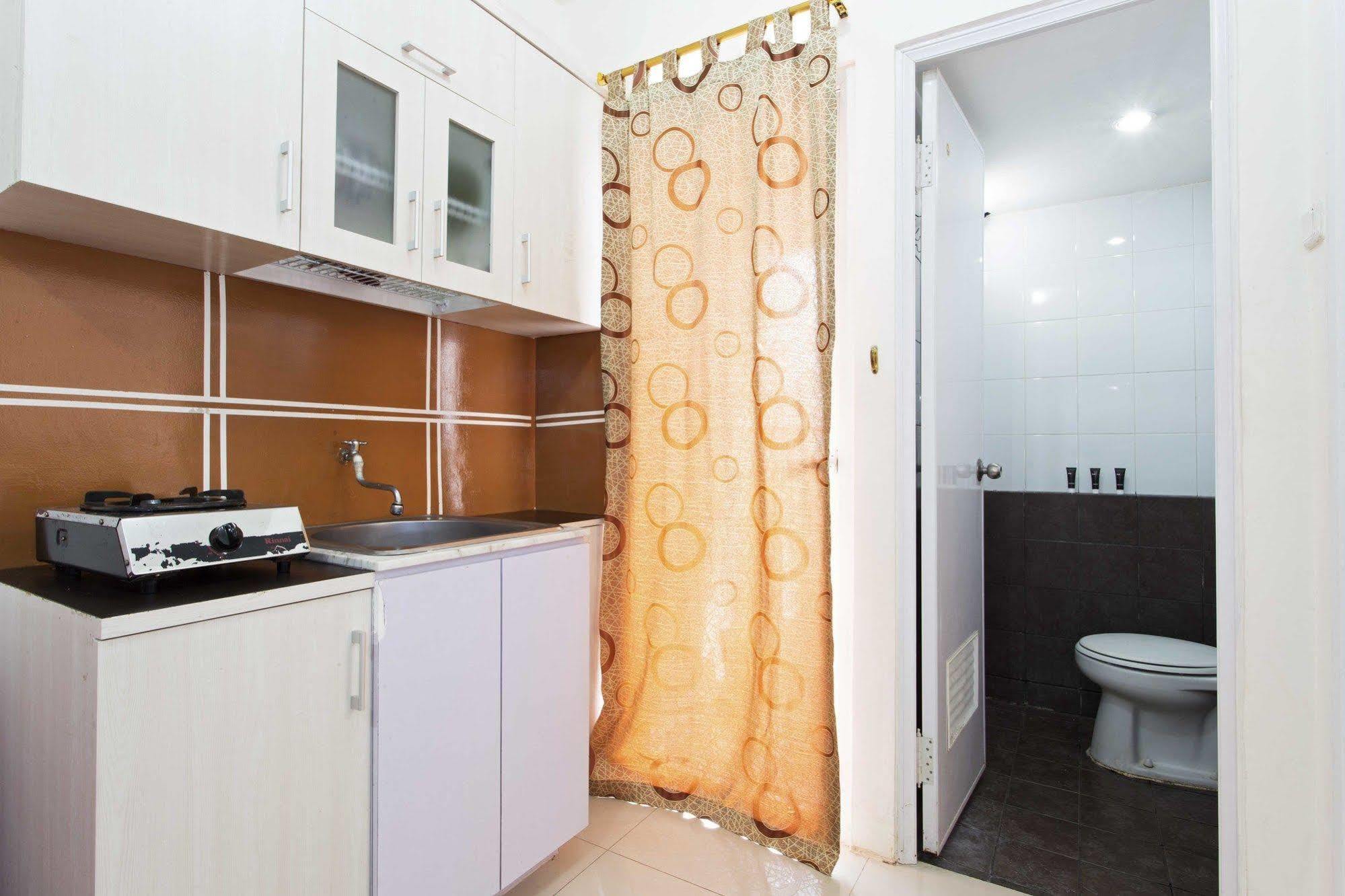 Reddoorz Apartment @ Green Pramuka Jakarta Ngoại thất bức ảnh