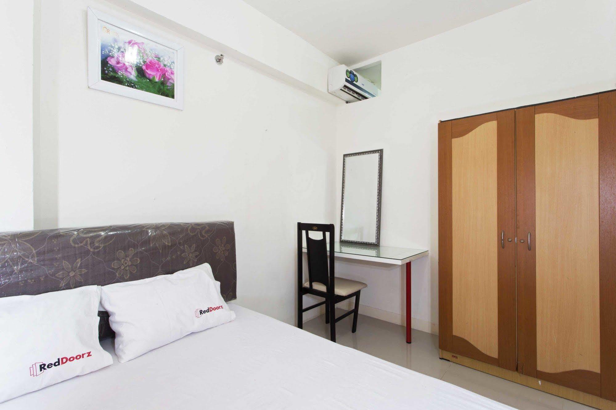 Reddoorz Apartment @ Green Pramuka Jakarta Ngoại thất bức ảnh