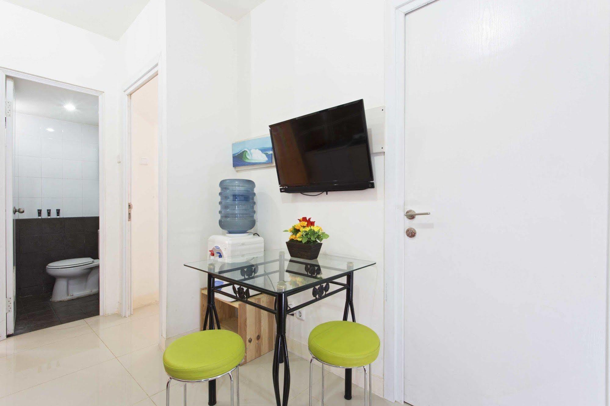 Reddoorz Apartment @ Green Pramuka Jakarta Ngoại thất bức ảnh