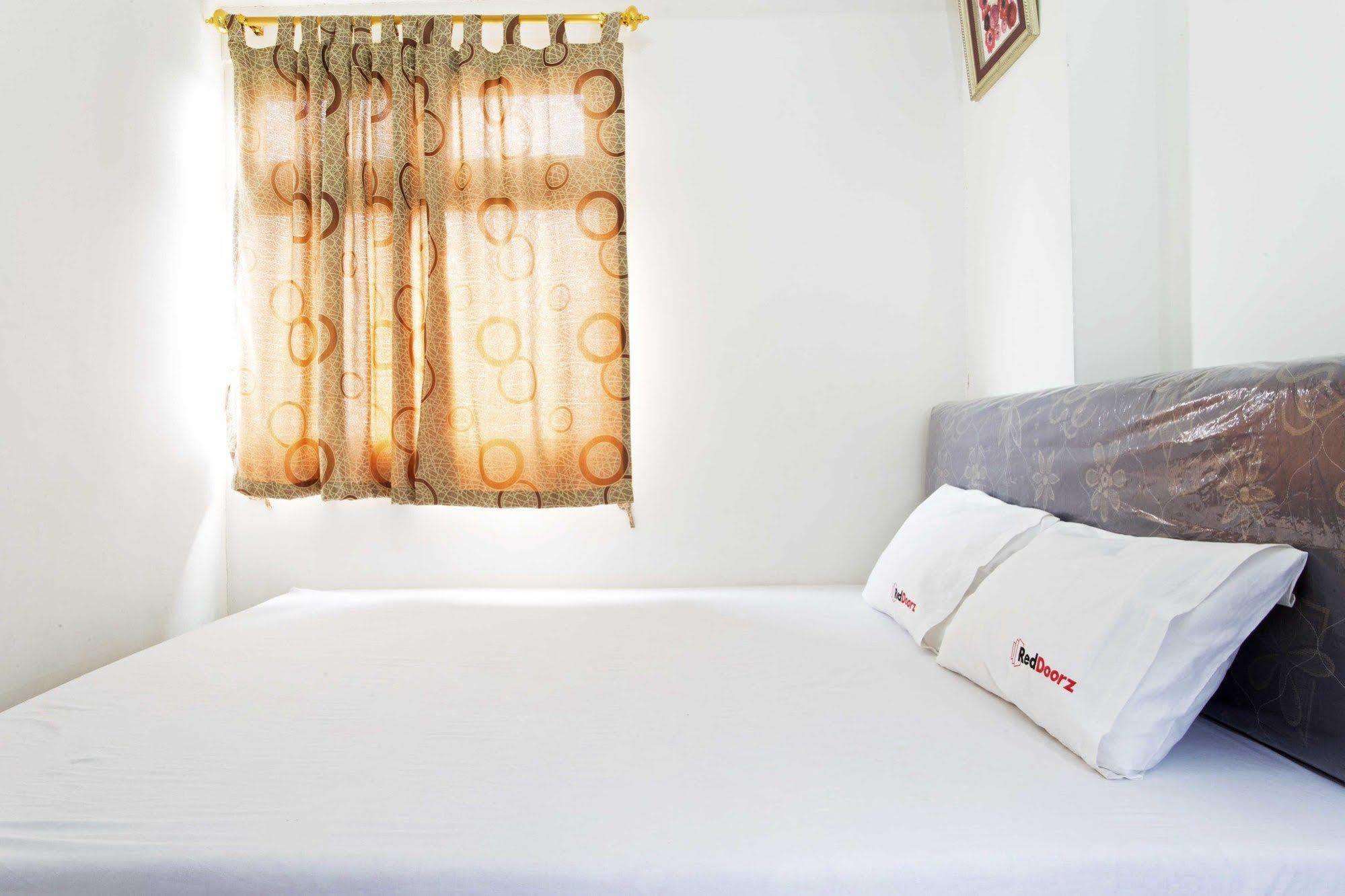 Reddoorz Apartment @ Green Pramuka Jakarta Ngoại thất bức ảnh