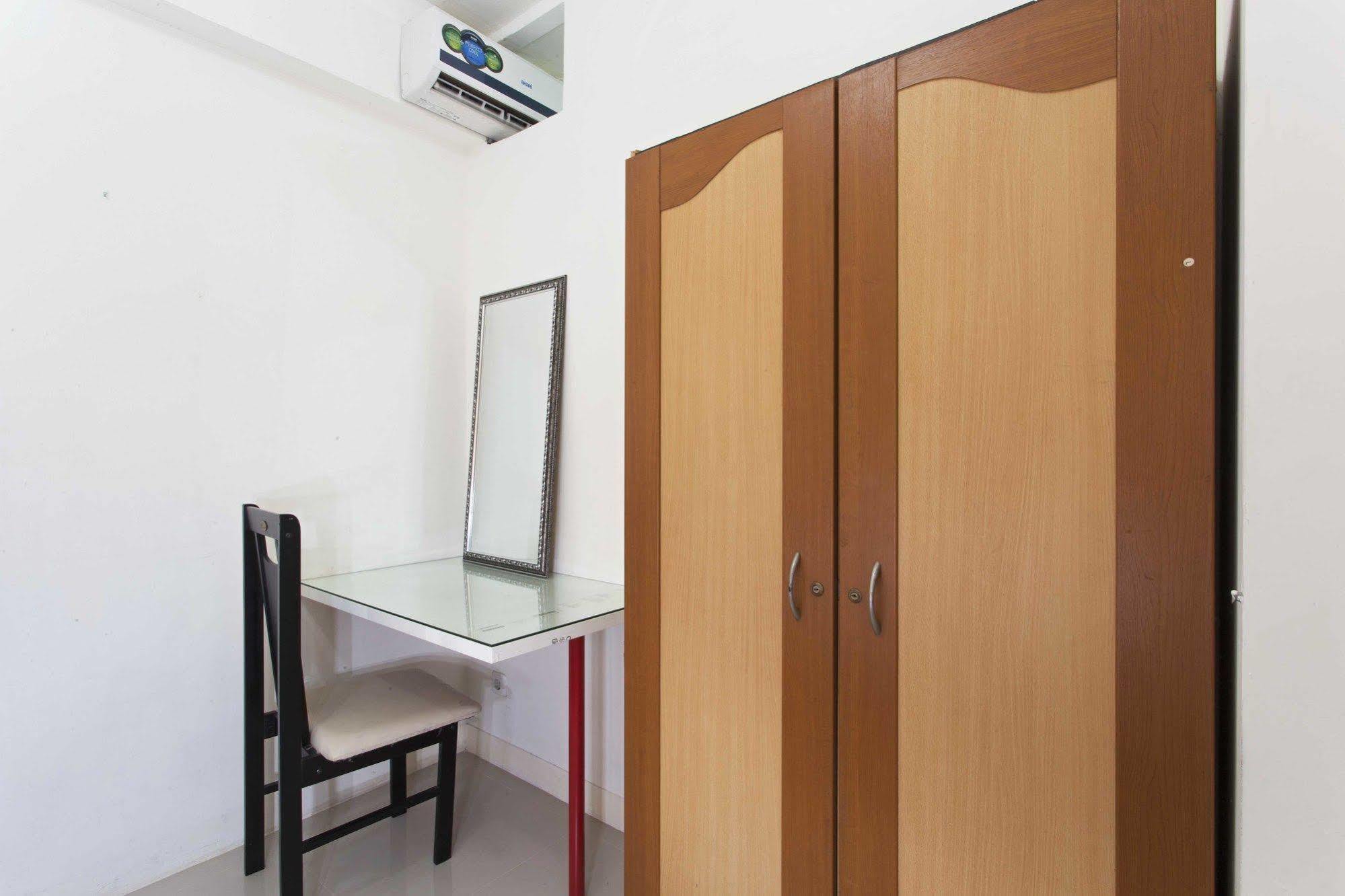 Reddoorz Apartment @ Green Pramuka Jakarta Ngoại thất bức ảnh
